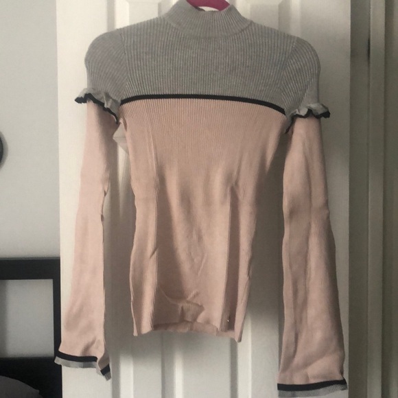 🆕Guess Long Bell Sleeve Sweater NWT - Picture 2 of 10